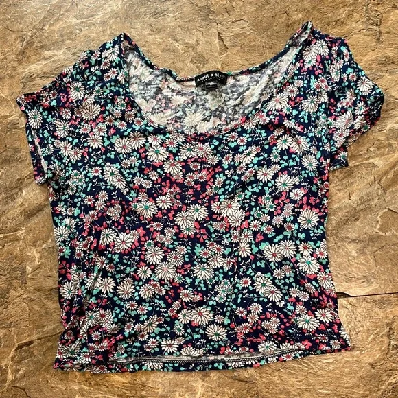 Flower top - Picture 1 of 2